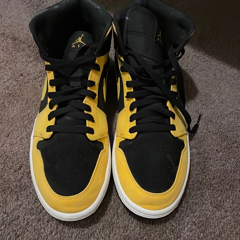 Jordan 1 Mid (used)